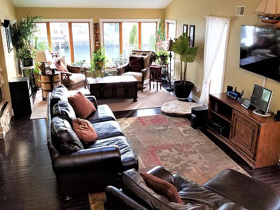 4th image of 347 Silver Lagoon Dr