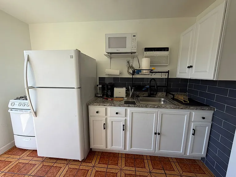 6302 Cleon Ave — Photo 2