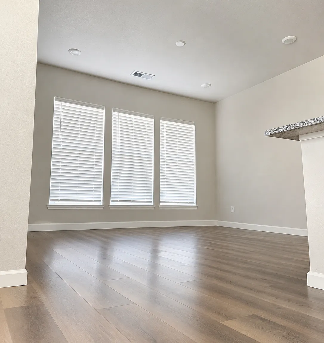 3 bed, 1931 sqft, $3,399 — Photo 4
