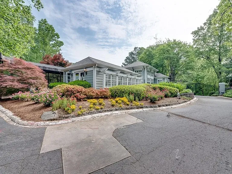 1400 Summit North Dr NE — Photo 16