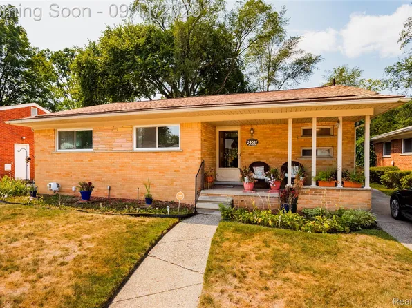 24031 Seneca Ave, Oak Park, MI 48237