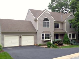 853 Aylesbury Dr, Lancaster, PA