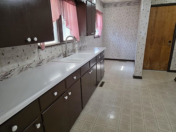 2nd image of 1021 N 3rd St