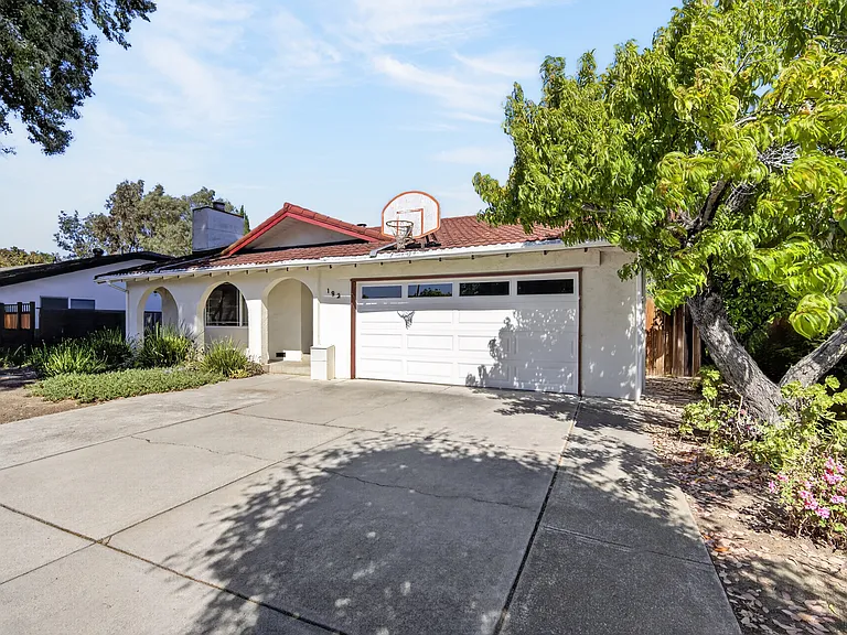 192 S Bernardo Ave — Photo 2