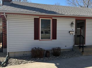 5219 SW 23rd St, Topeka, KS 66614