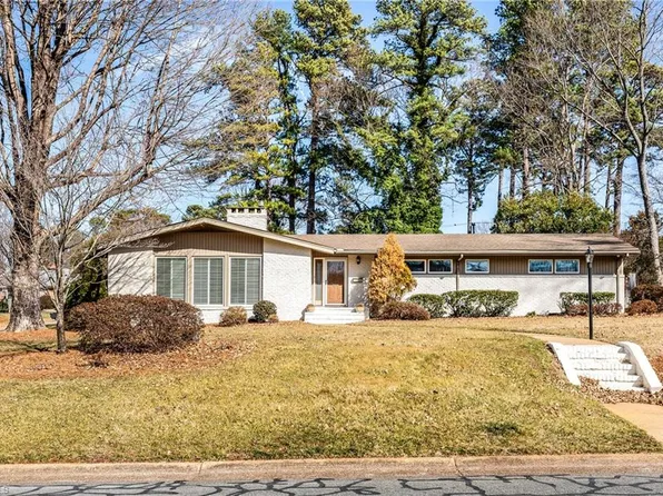 4132 Dogwood Dr, Greensboro, NC 27410