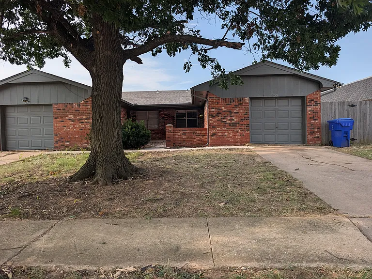 122 Crystal Cir #122 — Photo 2