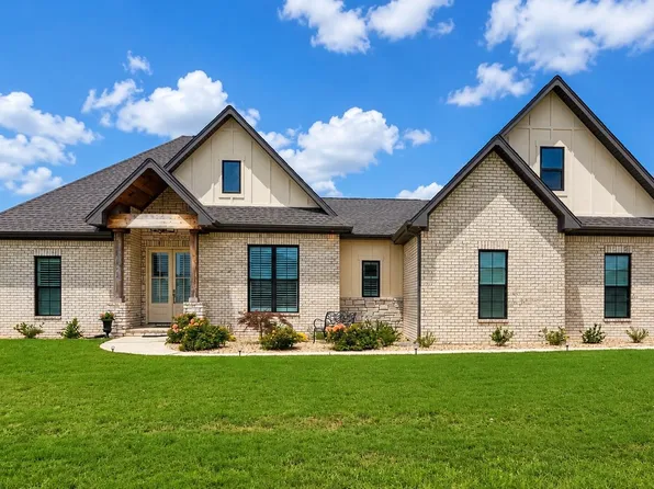 104 Shane Dr, Muscle Shoals, AL 35661