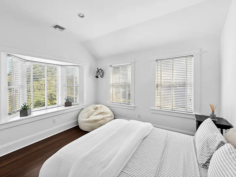 158 Halsey St — Photo 17