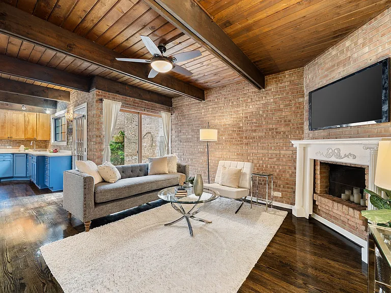 2735 N Mildred Ave #B — Photo 2