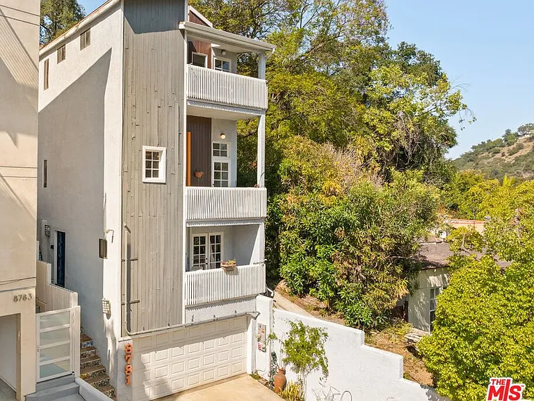 8781 Lookout Mountain Ave — Photo 26