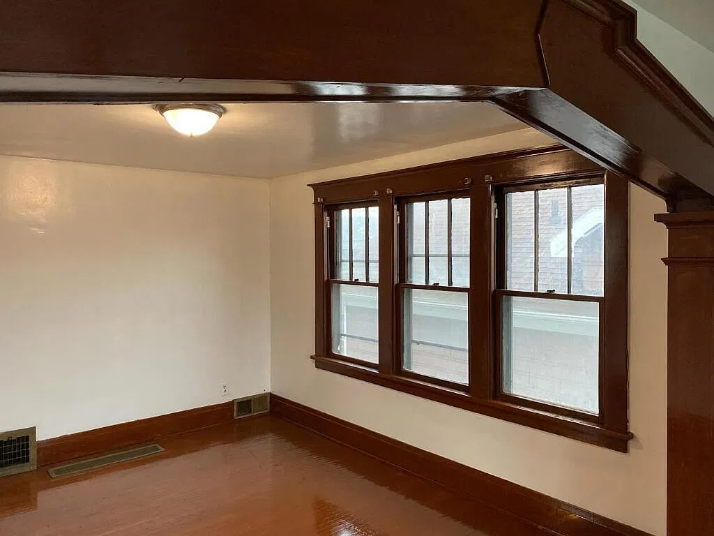 3 bed, 1400 sqft, $1,400 — Photo 2