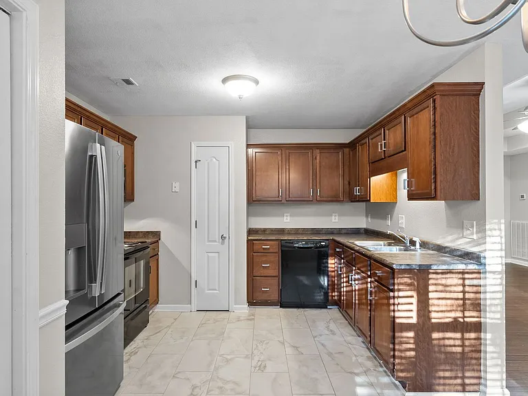 2845 Teakwood Dr — Photo 12