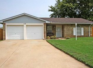 319 E Elder Ln, Mustang, OK 73064