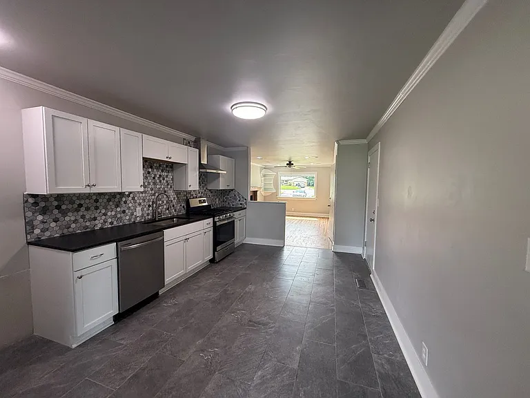 301 N 10th St — Photo 9