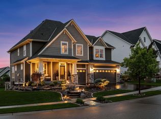 16320 Dunfield Dr, Lakeville, MN 55044