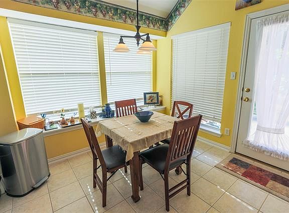 4th image of 2318 Denham Dr