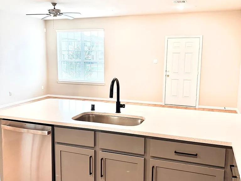 2830 Scanlan Mdw — Photo 5