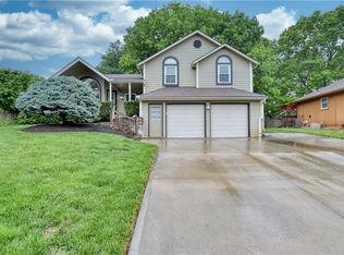415 NE Station Dr, Lees Summit, MO 64086