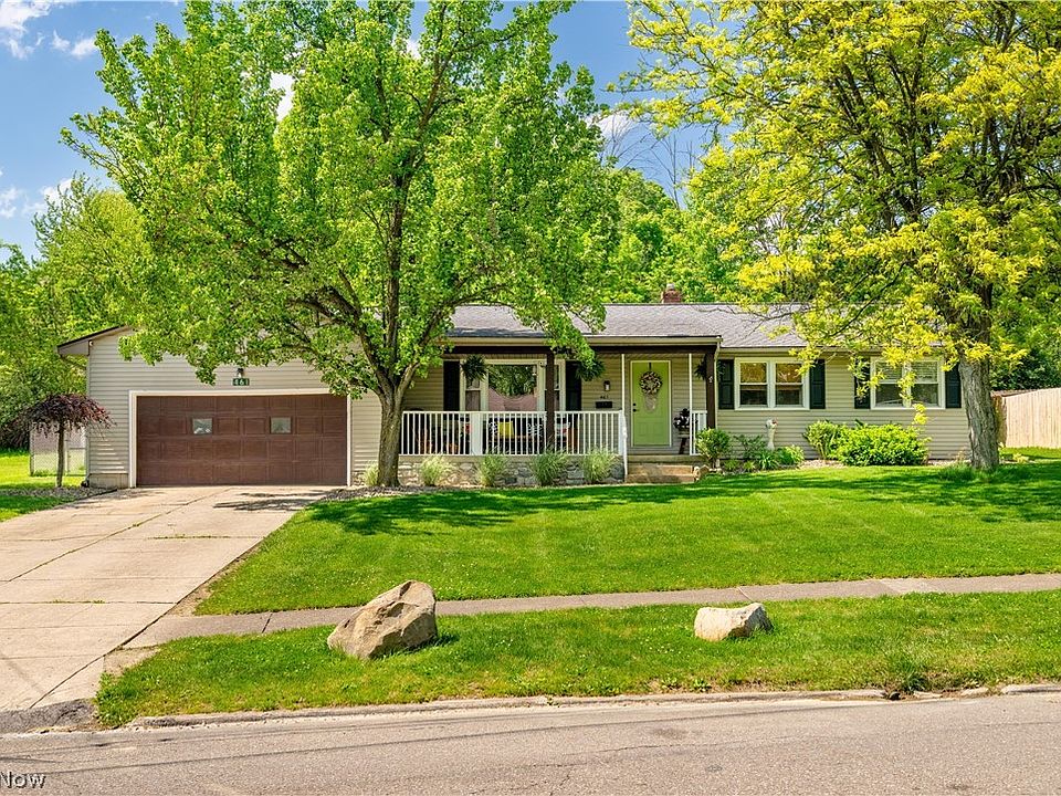1st image of 461 Oakridge Dr