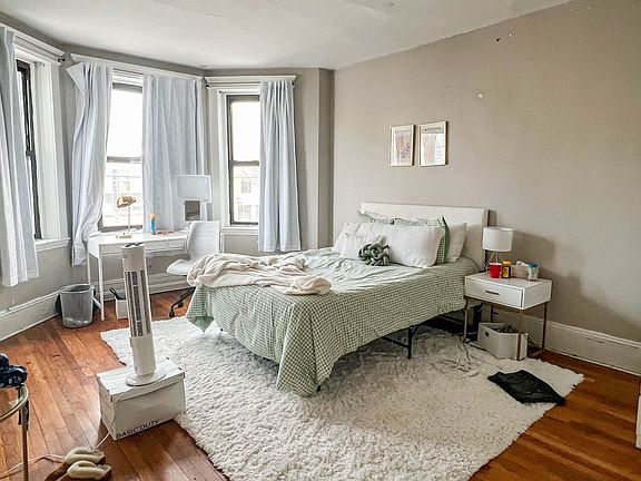 3rd image of 1068 Commonwealth Ave #4