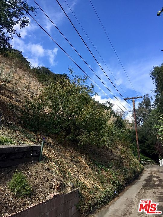 1st image of 1625 Crater Ln