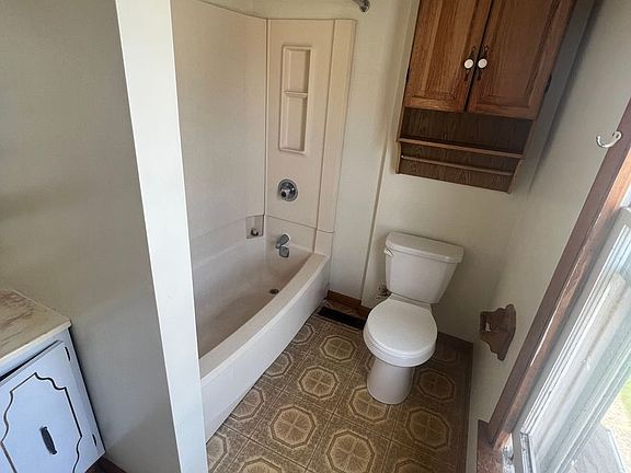 2nd image of 1125 E 9th St