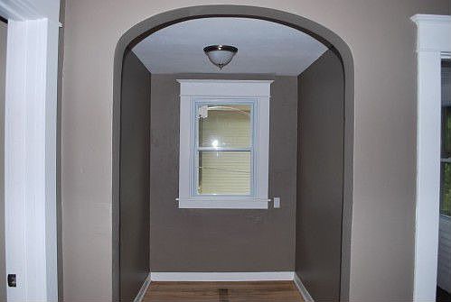 2nd image of 1110 E Fulton St