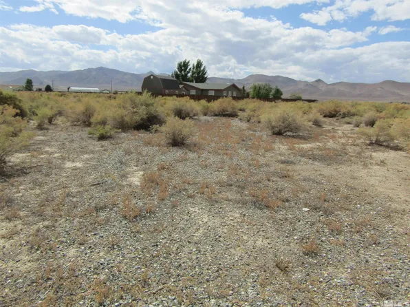 7 Pinehurst Ct, Yerington, NV 89447