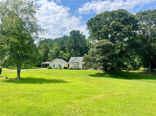 10 Carriage Gate Dr, Sharpsburg, GA 30277