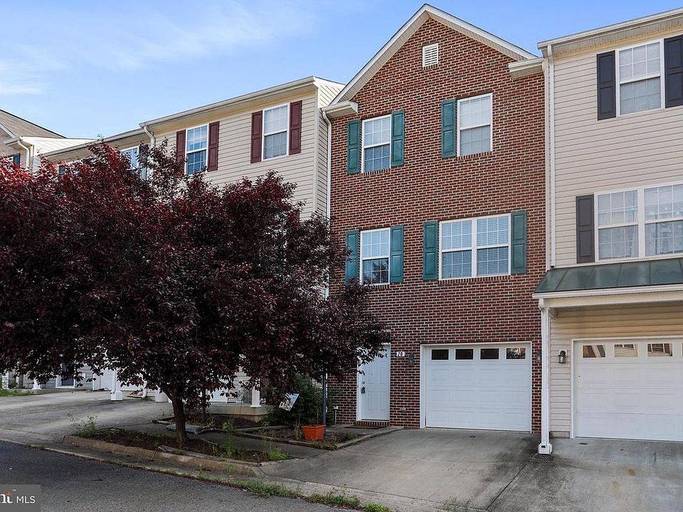 1st image of 20 Toms Brook Dr