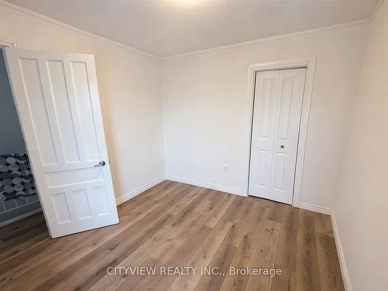 281 Wentworth St N — Photo 7