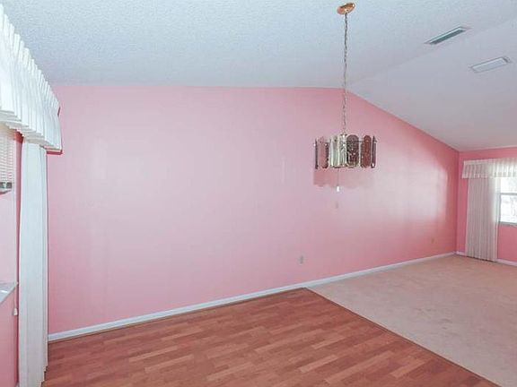 5th image of 1601 Selkirk Dr