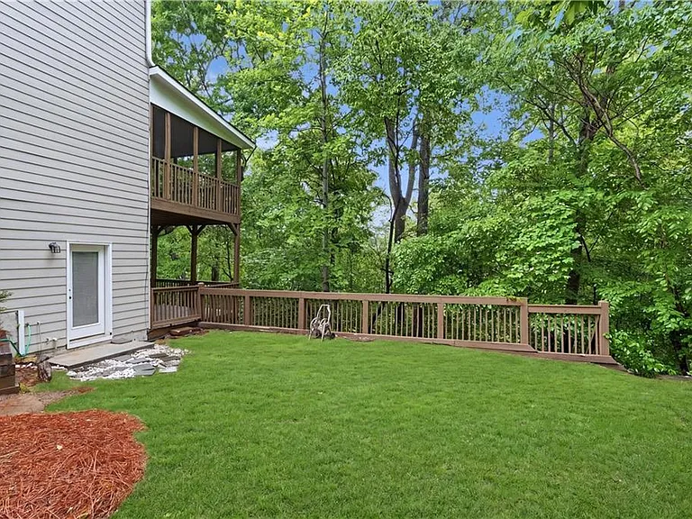 682 Montglade Ct — Photo 4