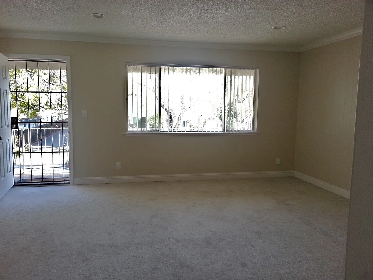 Building Photo - 2743 Joseph Ave #4