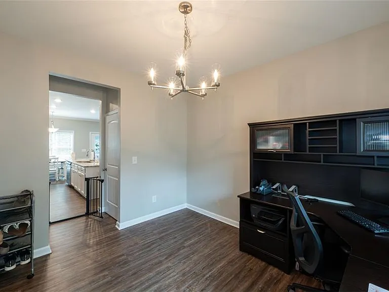 819 Ash St — Photo 12