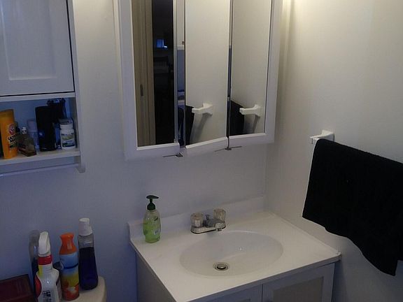 3rd image of 803 W 21st St #2