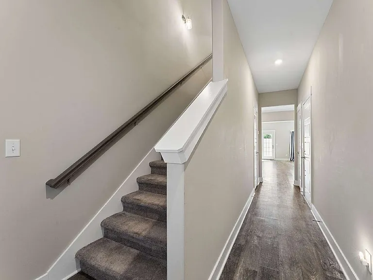 4113 Suntropic Ln — Photo 2