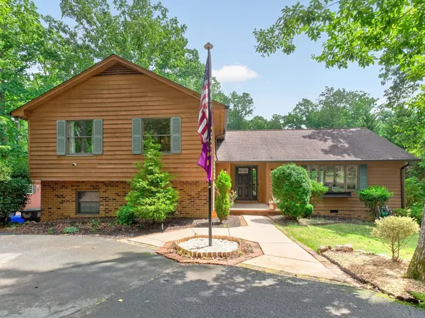 7 Mulligan Dr, Palmyra, VA 22963