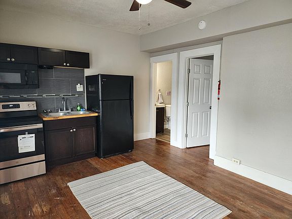 3rd image of 211 Robert E Lee St #C