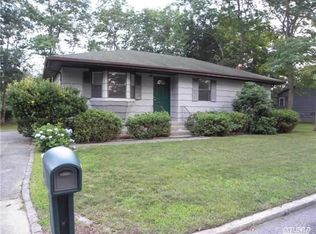 10 Fairview St, Mastic, NY 11950