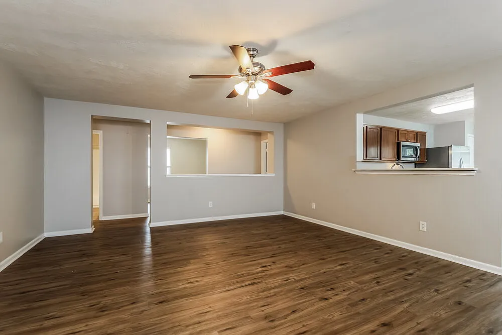 3 bed, 2.0 bath, 1617 sqft, $1,660 — Photo 3