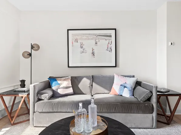 1990 Lexington Avenue image 3 of 8