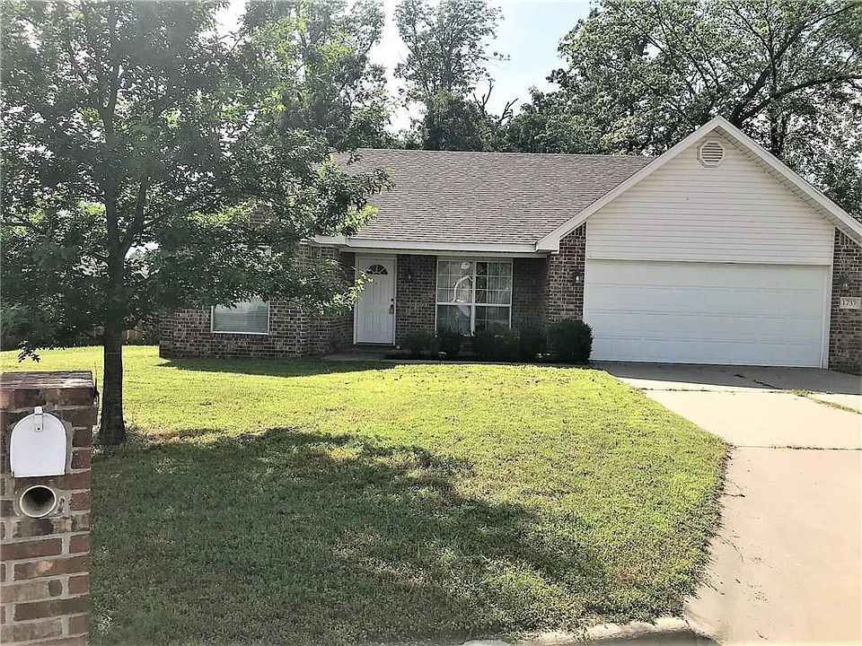 1st image of 1737 Red Oak Cir