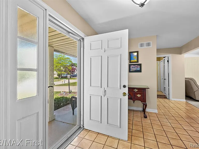 36010 Congress Rd — Photo 3