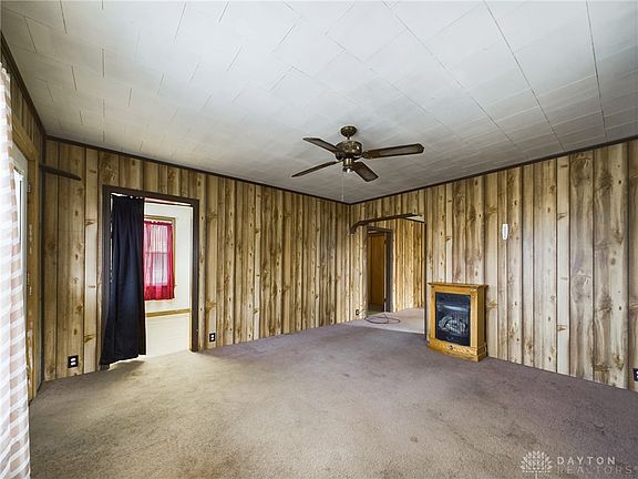 3rd image of 225 12th St