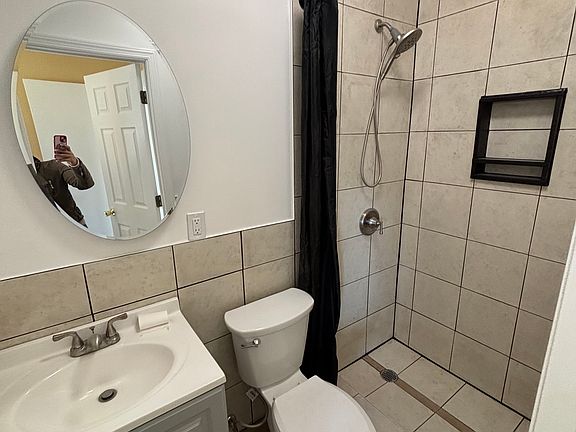 5th image of 137 Ridgewood Ave #2