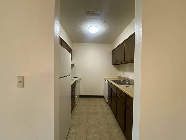 Kimberly Club Apartments — Photo 148