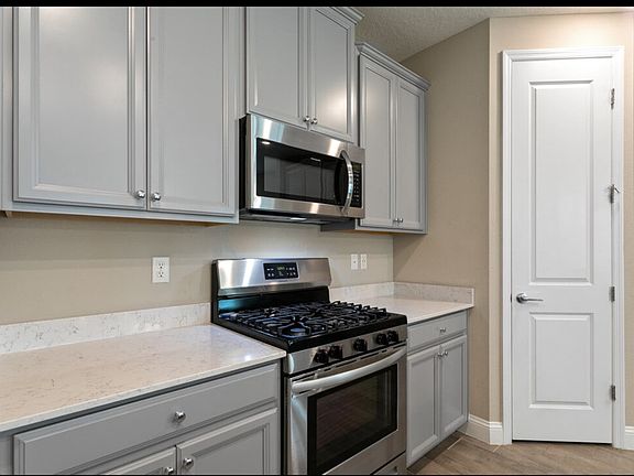 4th image of 132 Monthaven Dr #Z