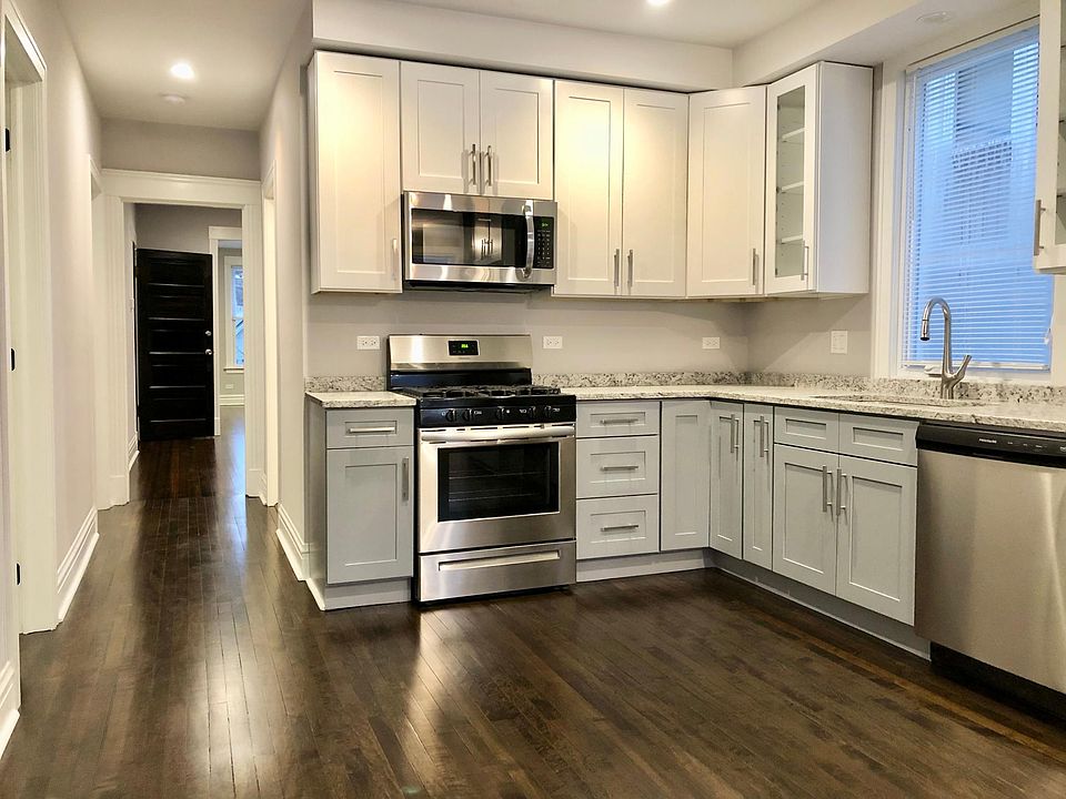 1st image of 1923 W Melrose St #2